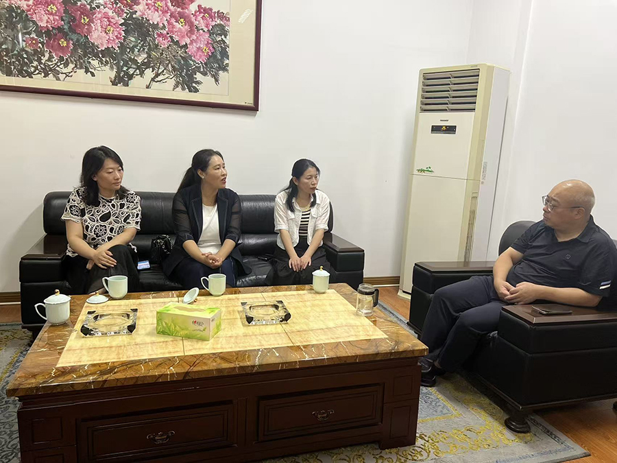 8月23日上午，海安市福建商会秘书长陈云萍携三位副会长一行到南通球盟会造访